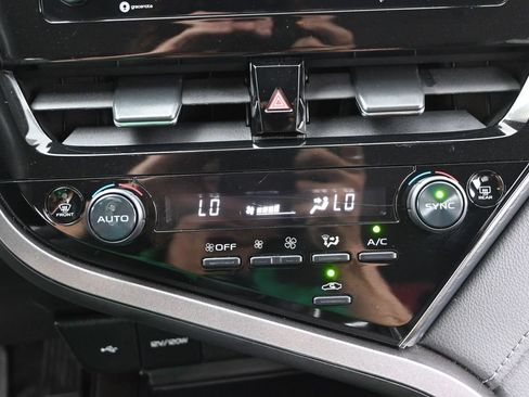 Used 2022 Toyota Camry LE FWD image 16