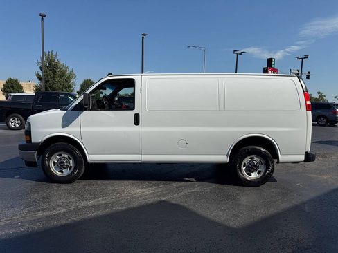 Used 2020 GMC Savana 3500 w/ Driver Convenience Package RWD image 4