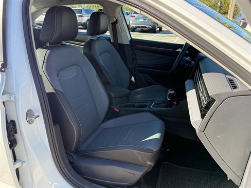 Certified 2025 Volkswagen Jetta SEL image 20