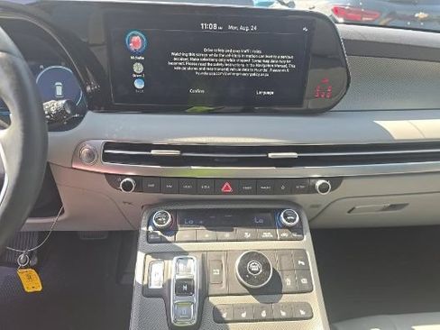 Used 2024 Hyundai Palisade SEL w/ Premium Package FWD image 14