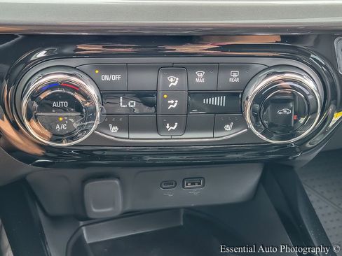 New 2026 Chevrolet Trax ACTIV w/ Sunroof Package FWD image 15