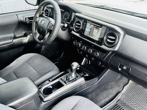 Used 2016 Toyota Tacoma TRD Off-Road image 13