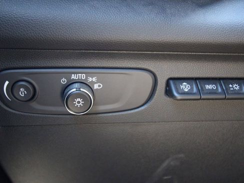 Used 2023 Buick Envision Avenir image 23