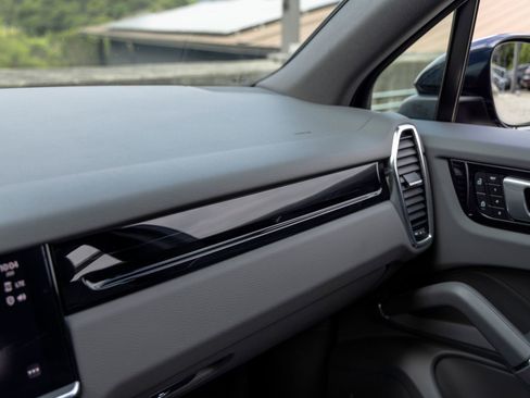 Certified 2022 Porsche Cayenne AWD/4WD image 34
