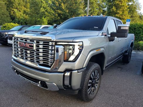 Used 2025 GMC Sierra 2500 Denali w/ Denali Reserve Package AWD/4WD image 2