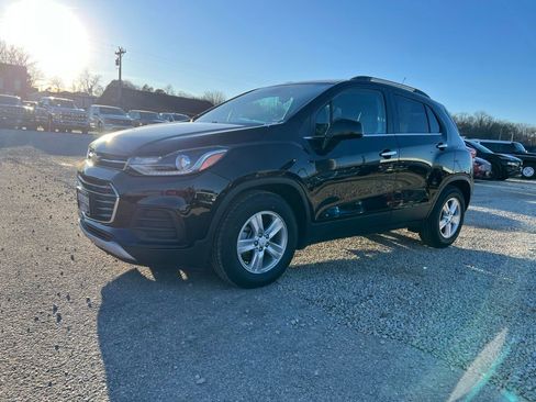 Used 2019 Chevrolet Trax LT w/ Sun & Sound Package image 4