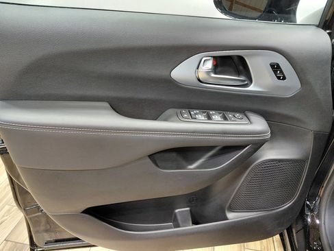 Used 2026 Chrysler Pacifica Limited w/ S Appearance Package AWD/4WD image 41