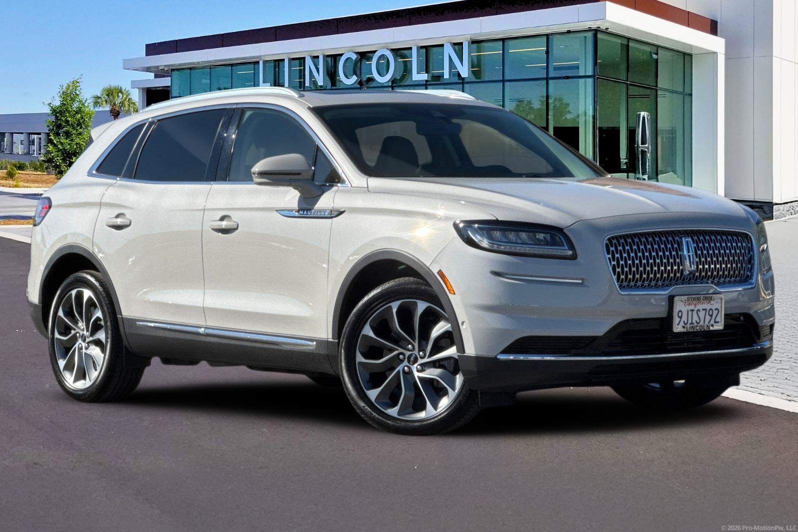 Used 2023 Lincoln Nautilus Reserve w/ Equipment Group 201A AWD/4WD image 2