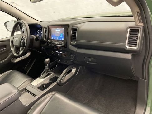 Used 2022 Nissan Frontier SV w/ SV Premium Package RWD image 32