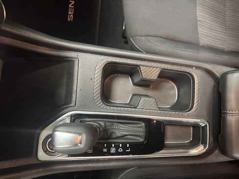 Used 2025 Nissan Sentra SV image 40