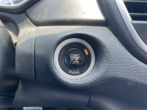 Used 2015 Chrysler 200 Limited FWD image 19
