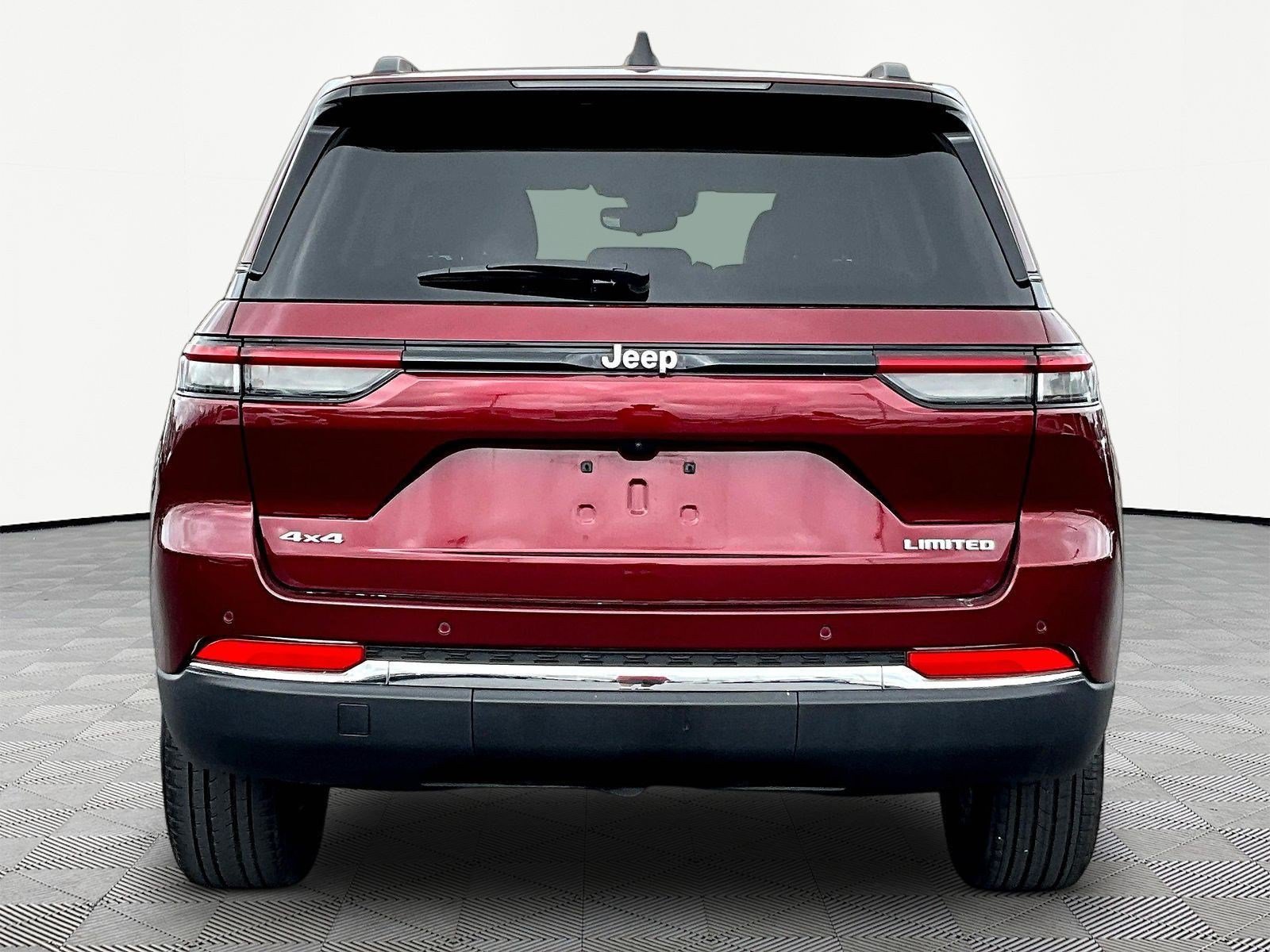 Used 2023 Jeep Grand Cherokee Limited AWD/4WD image 5