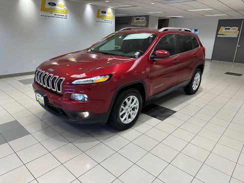 Used 2017 Jeep Cherokee Latitude w/ Cold Weather Group AWD/4WD image 2