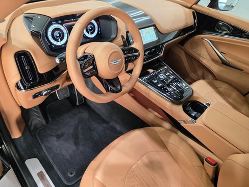 Used 2026 Aston Martin DBX 707 image 3