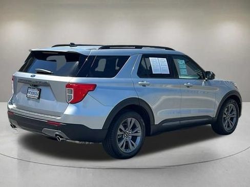 Certified 2023 Ford Explorer XLT w/ Equipment Group 202A RWD image 5
