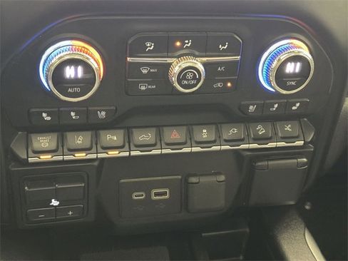 Used 2022 GMC Sierra 2500 AT4 w/ AT4 Preferred Package image 18
