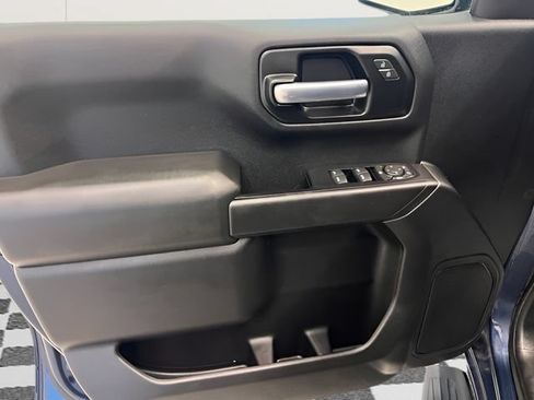 Used 2020 Chevrolet Silverado 1500 Custom w/ Custom Value Package AWD/4WD image 10