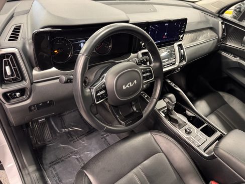 Certified 2022 Kia Sorento S w/ Panoramic Sunroof Package image 19