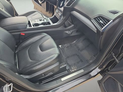 Used 2022 Ford Edge Titanium image 35