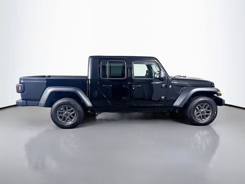 Used 2025 Jeep Gladiator Sport AWD/4WD image 5
