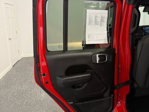 Used 2024 Jeep Wrangler Sport S image 39