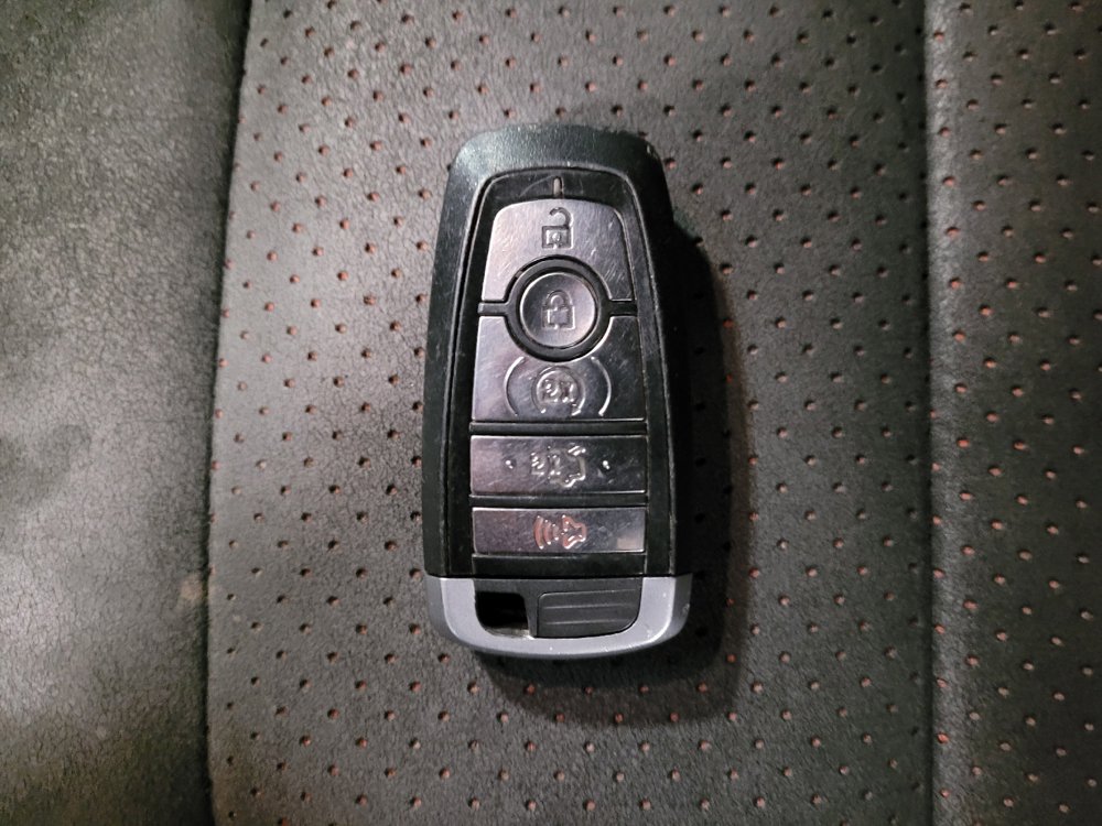 Used 2018 Ford Explorer XLT w/ Equipment Group 202A FWD image 32