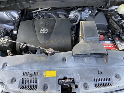 Used 2017 Toyota Highlander Limited Platinum AWD/4WD image 27