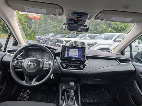 Used 2025 Toyota Corolla LE FWD image 21