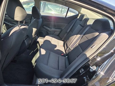 Used 2025 Nissan Altima 2.5 SV FWD image 7