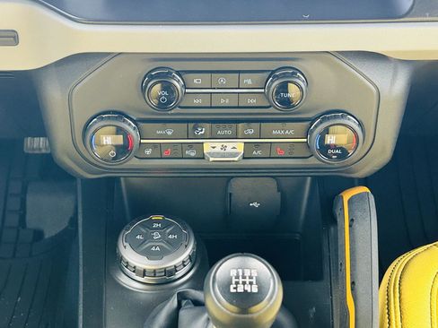 Used 2023 Ford Bronco Badlands image 23