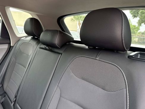 Used 2022 Volkswagen Taos SE w/ Panoramic Sunroof Package FWD image 13