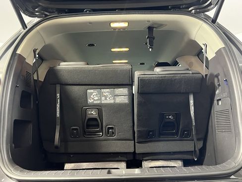 Used 2024 Kia Carnival EX image 29