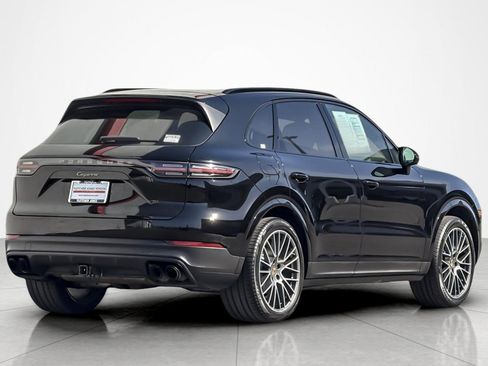 Used 2023 Porsche Cayenne Platinum Edition image 5