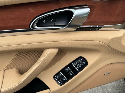 Used 2014 Porsche Panamera S image 21
