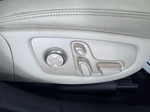 Used 2017 Genesis G90 3.3T Premium image 14