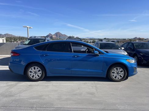 Used 2019 Ford Fusion S image 3