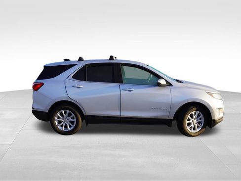Used 2019 Chevrolet Equinox LT image 2