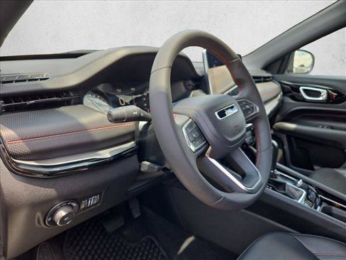 Used 2024 Jeep Compass Trailhawk AWD/4WD image 8