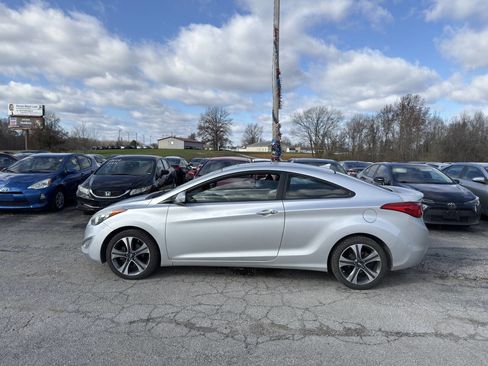 Used 2013 Hyundai Elantra SE w/ Technology Pkg image 3