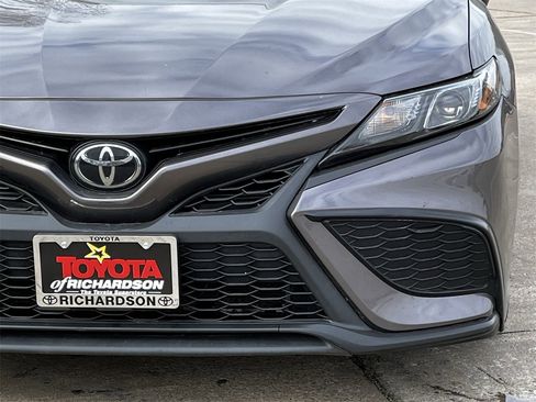 Used 2024 Toyota Camry SE image 8