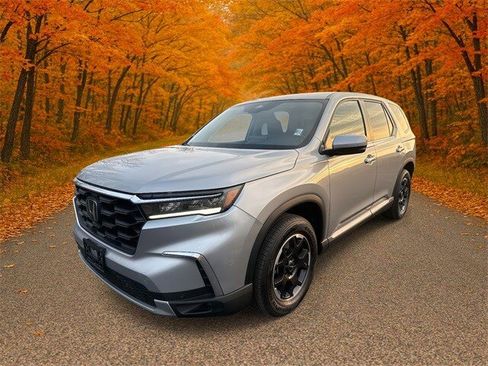 Used 2025 Honda Pilot EX-L image 3