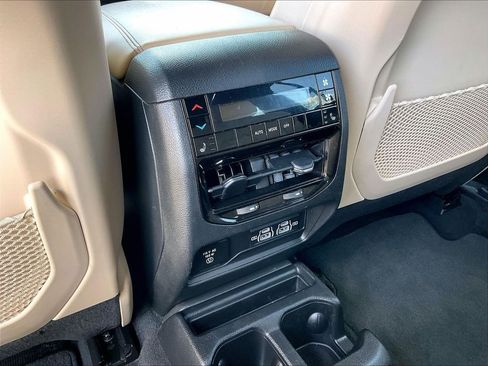 Used 2023 Jeep Grand Cherokee L Limited AWD/4WD image 28