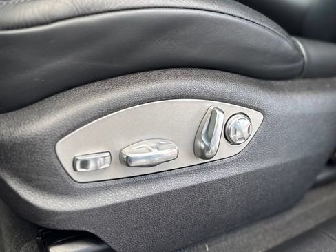 Used 2026 Porsche Macan AWD/4WD image 16