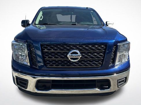 Used 2019 Nissan Titan SV image 2