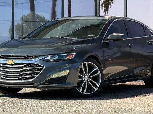 Used 2019 Chevrolet Malibu LT FWD image 2