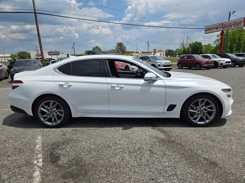 Used 2022 Genesis G70 2.0T RWD image 9