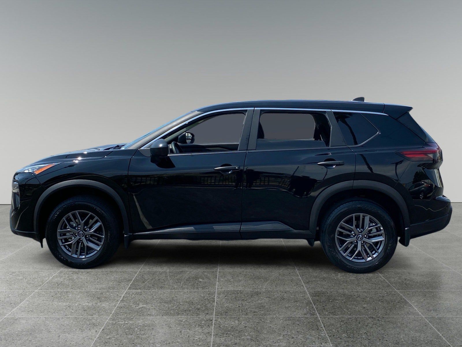 Used 2025 Nissan Rogue S FWD image 2