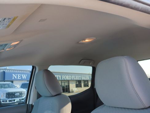 Used 2022 Toyota Tacoma SR5 image 15