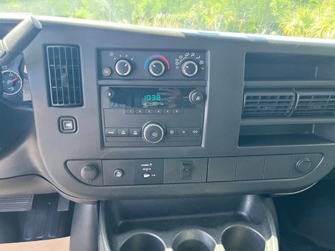Used 2013 Chevrolet Express 3500 Extended RWD image 13