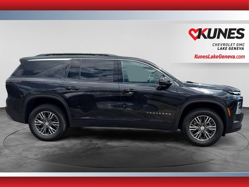 Used 2024 Chevrolet Traverse LT FWD image 3